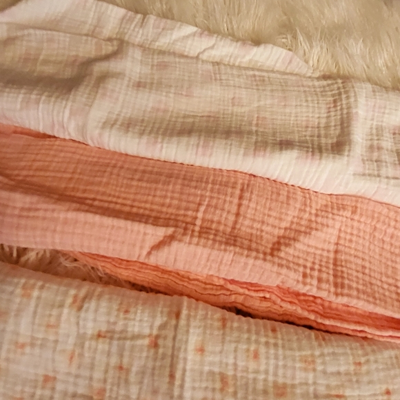 5 new blankets - Picture 4 of 4